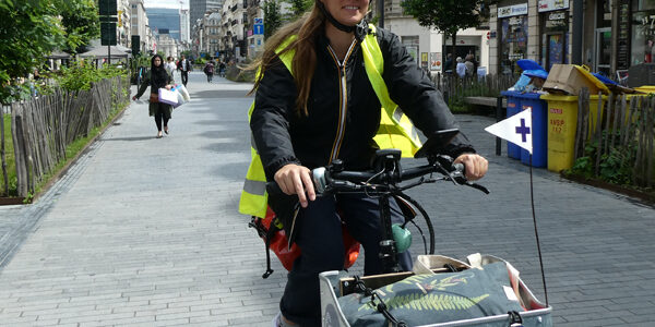 Soignante à vélo