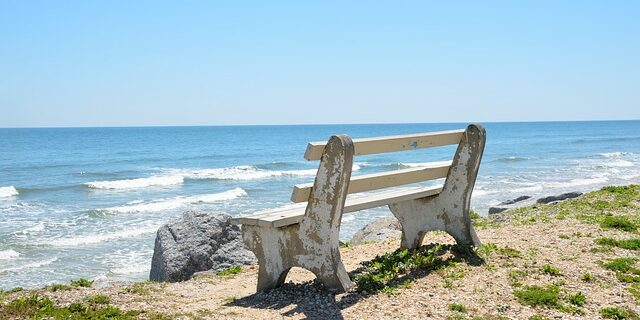 bench-chair-1617335_640
