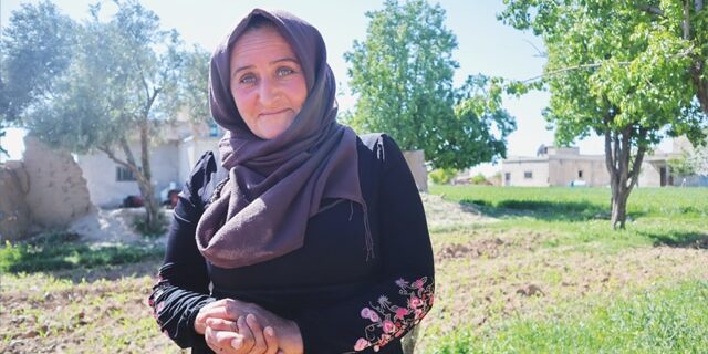 Najah Hussein Abroush espère le retour de « véritables graines », et de l’eau pour cultiver sa terre. © Amélie David